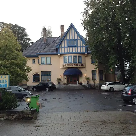 Pannenhuis 3*